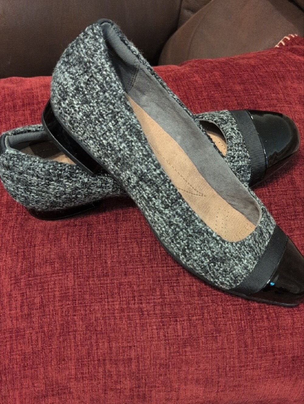 Clarks Gray Tweed  with Black Patent Cap Toe and Ribbon Trim - Picture 2 of 7